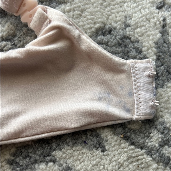 Victoria's Secret Soft Pink Bra - Picture 4 of 9
